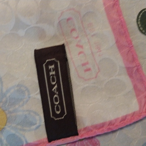 Coach silk scarf size 20/20 inch color white pink - Picture 3 of 3